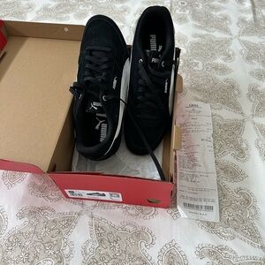 Puma Women’s Black Casual Lace-Up Sneakers